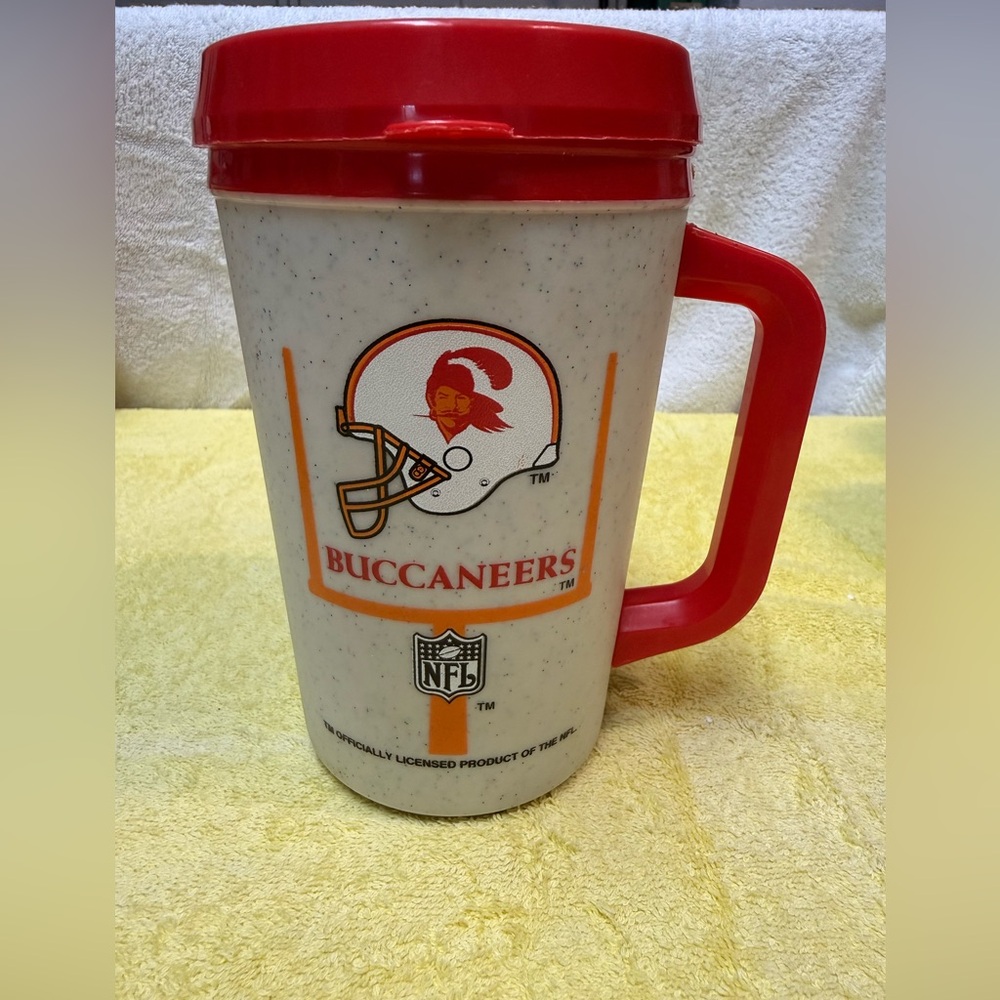 Vintage Tampa Bay Buccaneers NFL Original logo 7-11 Aladdin mug